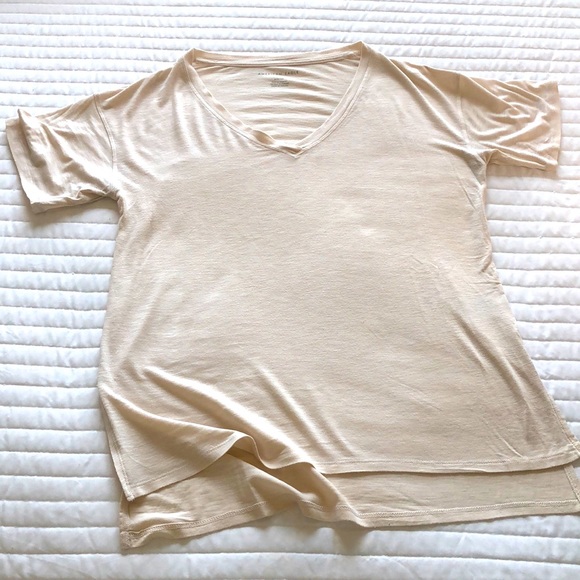 AE Women’s Soft Slit Cream T-Shirt - Picture 2 of 3